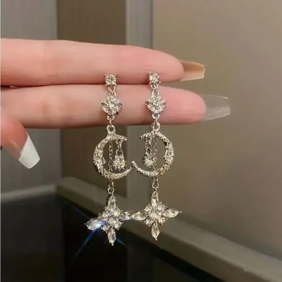 🌈 NEW stunning silver crystal dangle celestial dangle earrings 🌈 - Picture 7 of 7